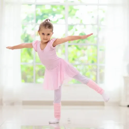 baby-ballet-little-ballerina-girl-dance-class-baby-ballet-studio-little-ballerina-dance-class-cute-girl-pink-tutu-172299035